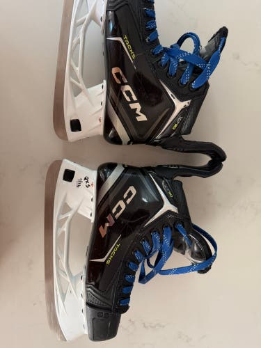 Black 2024 CCM Tacks XF 90 Hockey Skates Regular Width Size 5.5 (Used)