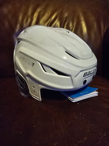Medium Bauer Hyperlite 2 Helmet (New)