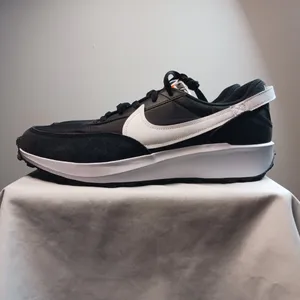 Black Unisex 1.5Y (Big Kids / Youth) Youth Nike Nike Omni Multi-Court Shoes (Used)