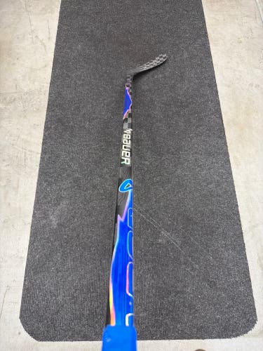 Intermediate Bauer Vapor Flylite Right Handed Hockey Stick P28 55 Flex (Used)