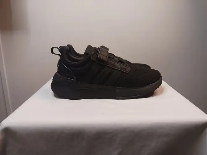 Black Unisex 1.5Y (Big Kids / Youth) Youth Adidas Racer TR21 Shoes (Used)