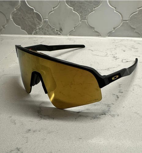 Black Men's Adult Oakley Sunglasses (Used)