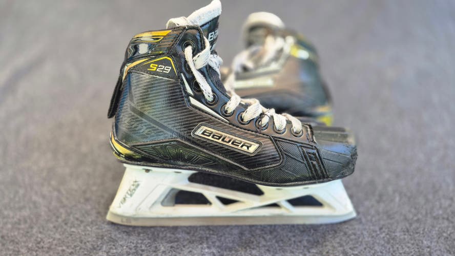 Bauer Supreme S29 Hockey Goalie Skates Regular Width Size 4.5 (Used)