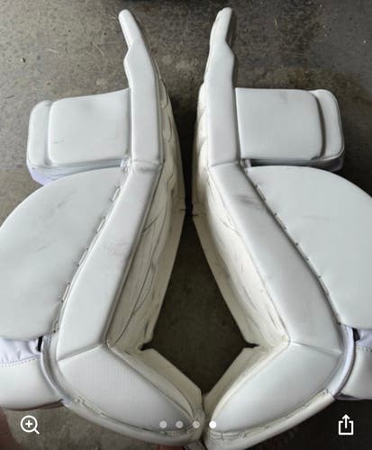 32" True Catalyst 9X3 Goalie Leg Pads (Used)