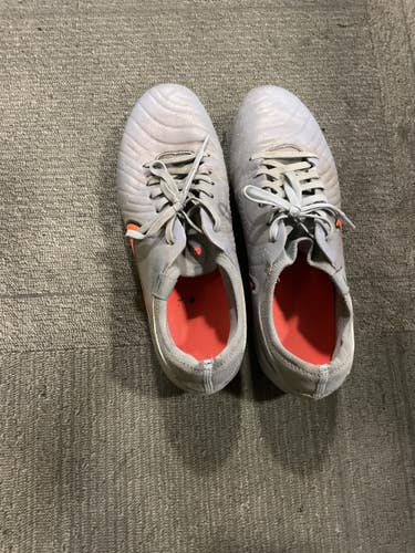 Used Nike Soccer Cleats Grey Senior 10.5 11614-S000240853
