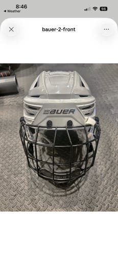 Medium Bauer Re-Akt 150 Helmet (Used)