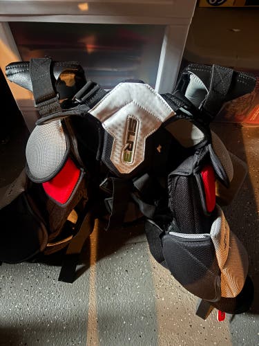 Small Vaughn SLR3 Goalie Chest Protector (Used)