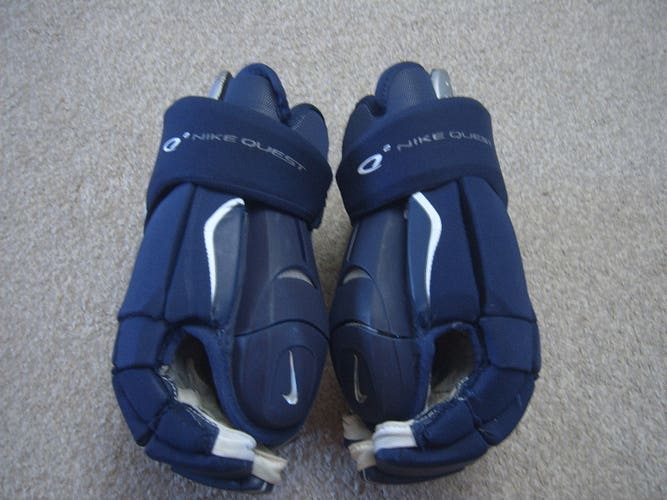 Hockey Gloves-Excellent Condition Senior Nike Quest 2 Hockey Gloves 13.5"