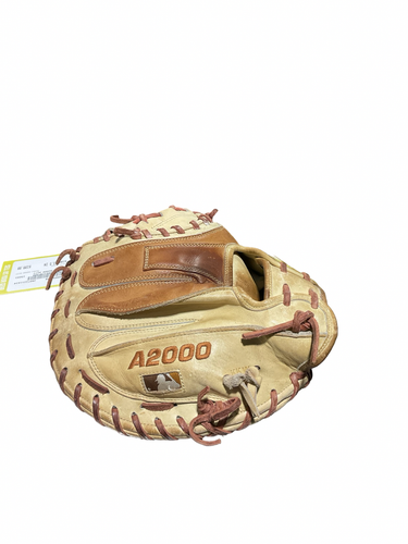 Used Wilson A2000 MITT BB/SB Catchers RH Throw Brown 33 1/2" 11834-S000054609