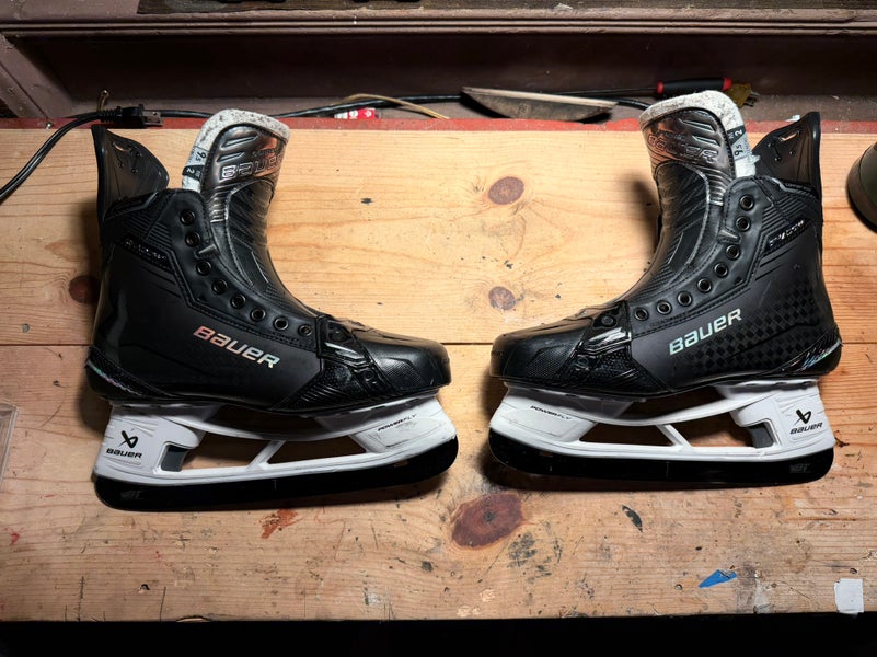 2024 Bauer Supreme Shadow Hockey Skates Regular Width 9.5 (Used)