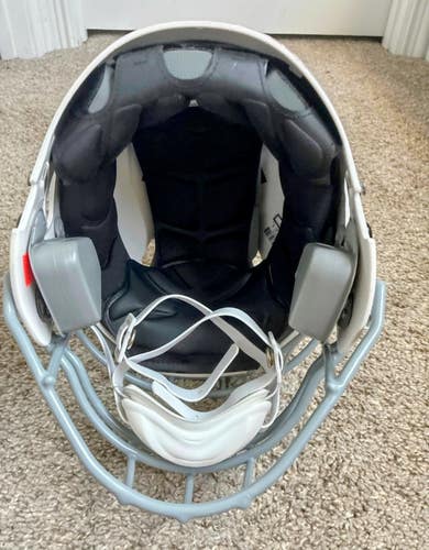 White Adult Medium Riddell SpeedFlex Helmet (Used)