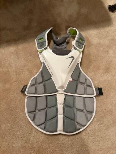 Large/Extra Large Adult Maverik MAX EKG Shoulder Pads (Used)