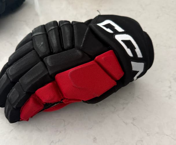 CCM HGJSCHL Gloves 13" Pro Stock (Used)