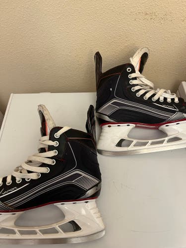 Black Bauer Vapor Hockey Skates 8.5 (Used)