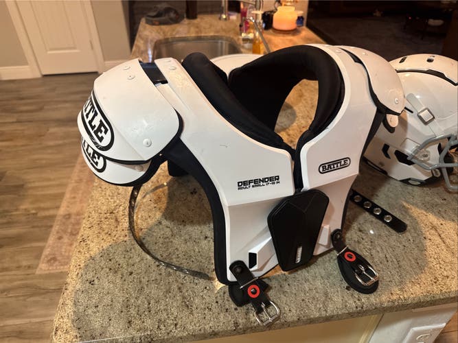 Adult Small Battle Defender Shoulder Pads (Used)