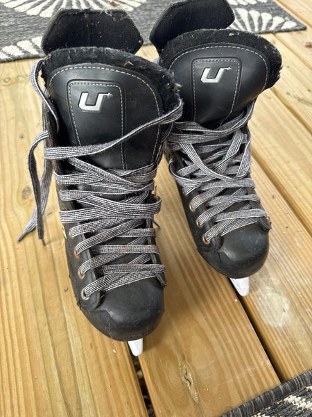 CCM U+ 02 Hockey Skates Size 4 (Used)
