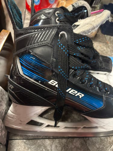 Black/White Bauer Vapor X Shift Pro Hockey Skates Regular Width Size 4 (Used)