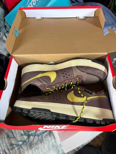 Brown Men's Size M 12.0 (W 13.0) Adult Nike Shoes (Used)