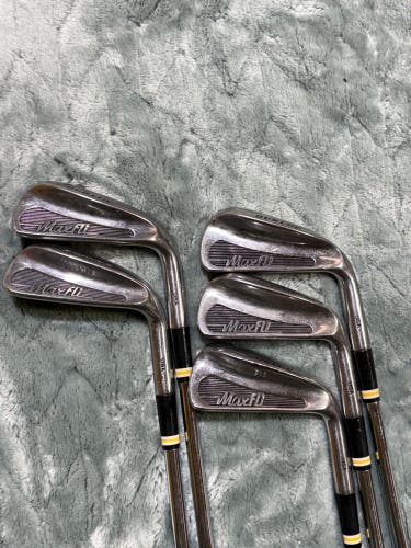 Dunlop 2 iron Single Irons Right Handed (Used)