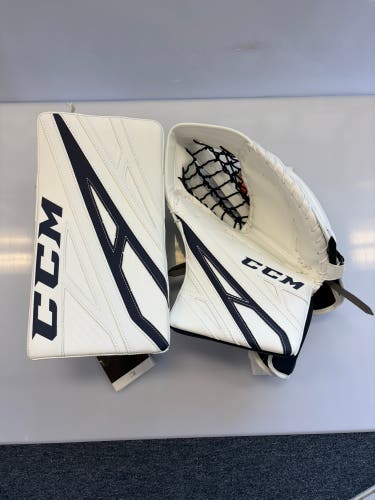 CCM EFlex 4.9 Glove and Blocker Set Regular (New)