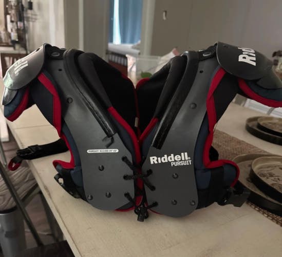 Extra Large Youth Riddell Pursuit Shoulder Pads (Used)