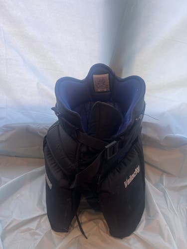 Junior Small Vaughn Velocity V6 Hockey - EXCELLENT Condition
