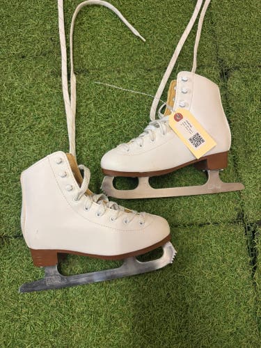 Junior DBX Figure Skates Size 2.0 Standard Width (Used)