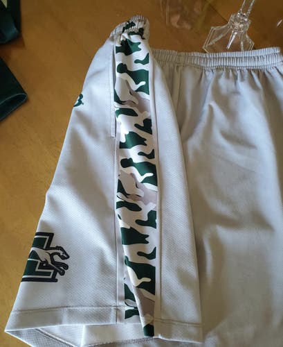 Loyola Lacrosse White Large Men's Shorts (Used)