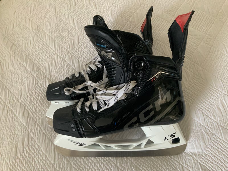 Black/Gray CCM JetSpeed FT690 Hockey Skates Regular Width 10 (Used)