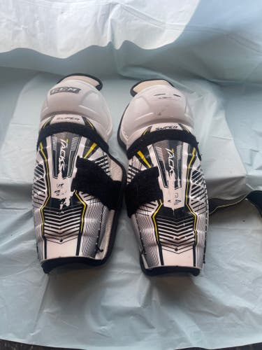 Junior CCM Super Tacks 10" Shin Pads