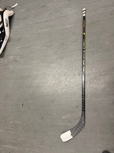 Intermediate Bauer AG5NT Right Handed Hockey Stick Mid Pattern 55 Flex (Used)