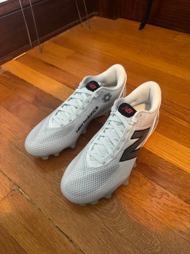 White Men's Size M 9.0 (W 10.0) Adult New Balance Freeze Low Top Molded Cleats (New)