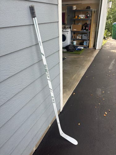 Senior PRO Pro CARBON Left Hand Hockey Stick P28 85 Flex (Used)