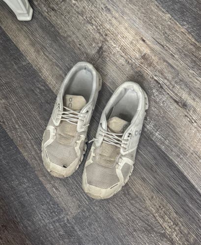 On Cloud Women’s Running Shoes White Size 7 (EU 38) Used