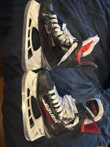 2023 Bauer Vapor X4 Hockey Skates Regular Width 7 (Used)