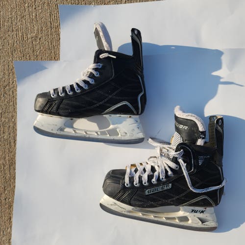 Bauer Nexus 1000 Hockey Skates Regular Width 9.5 (Used)