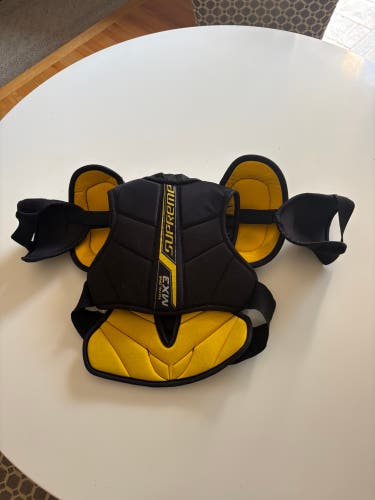 Medium Youth Bauer Supreme TotalOne MX3 Shoulder Pads (Used)