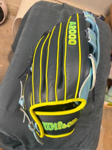 Wilson A2000 RH Outfield Baseball Glove 12.25" (New)