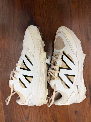 White Men's Size M 7.5 (W 8.5) New Balance 3000v7 Low Top Molded Cleats (Used)