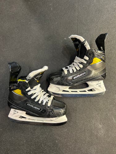 Intermediate Bauer Supreme 3S Pro Hockey Skates | Size 4, Fit 2