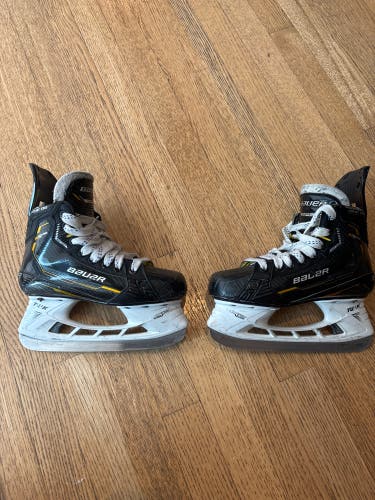 Bauer Supreme M5 Pro Hockey Skates Size 2.5D