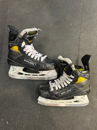 Intermediate Bauer Supreme 3S Pro Hockey Skates | Size 5.5, Fit 1