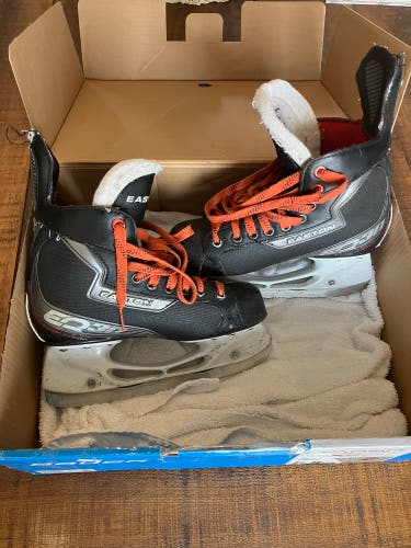 Easton Synergy EQ30 Hockey Skates Regular Width Size 5.5 (Used)