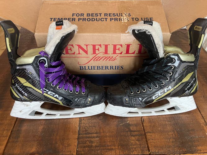 2022 CCM AS-V Pro Hockey Skates Regular Width Pro Stock 7 (Used)