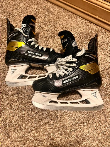 Bauer Supreme Matrix Hockey Skates Size 4 (New)