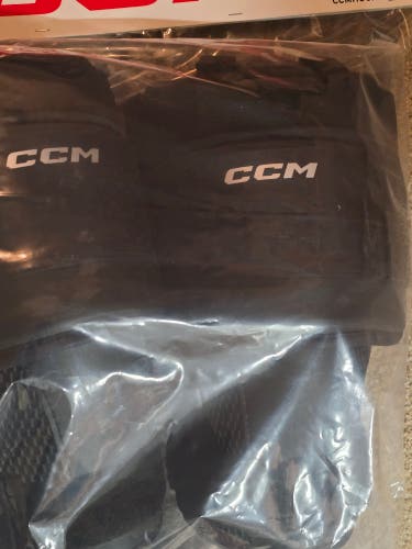 CCM XF knee pads  (New)
