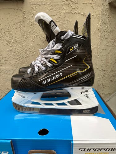 Black/White Bauer Supreme M40 Hockey Skates Regular Width Size 3 (Used)