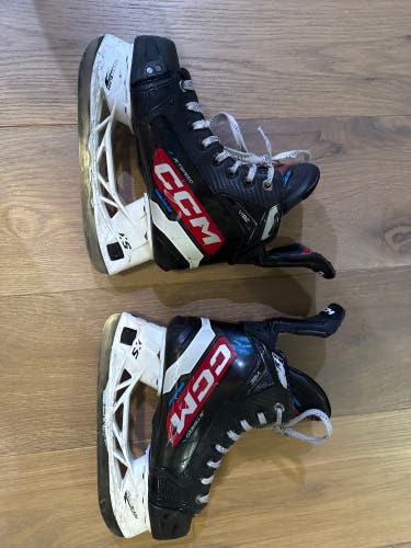 2024 CCM JetSpeed Vibe Hockey Skates Size 2 (Used)