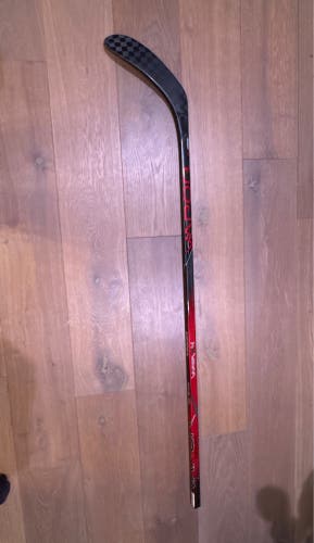 Junior Bauer Vapor X:4.0 Right Handed Hockey Stick P28 50 Flex (Used)