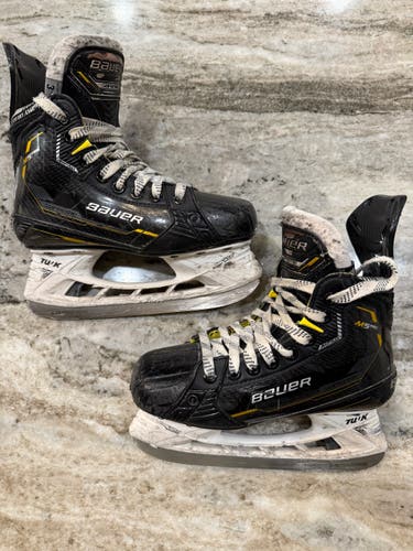 Bauer Supreme M5 Pro Hockey Skates Regular Width (Used)